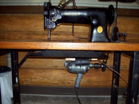 A 1938 SINGER INDUSTRIAL MACHINE - Model No. 111W153 A 1938 SINGER INDUSTRIAL MACHINE - Model No. 111W153